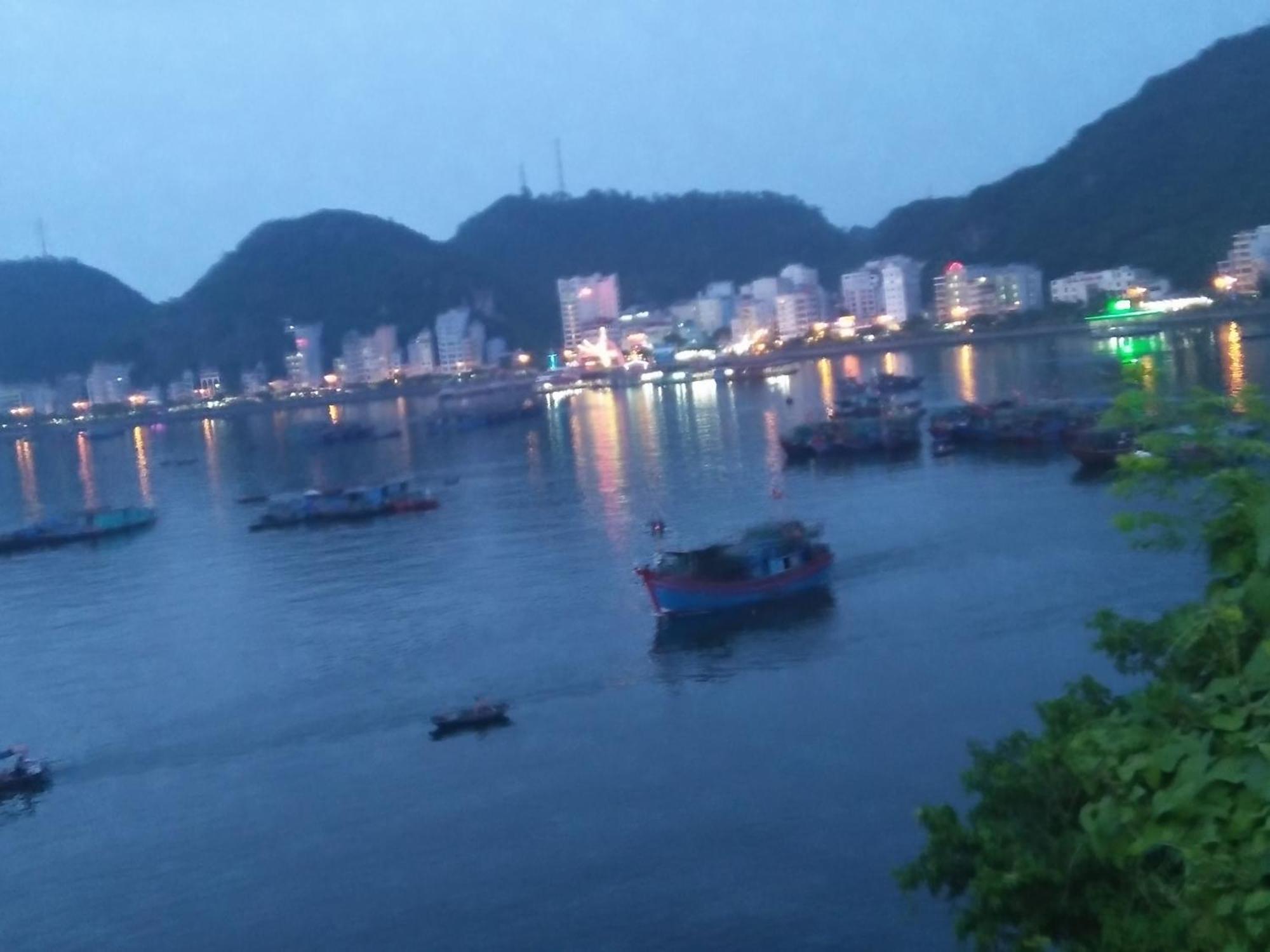 Windy Homestay Cat Ba Island Esterno foto